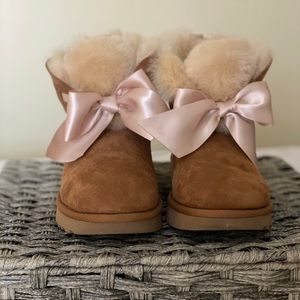 Ugg Gita Bow Booties